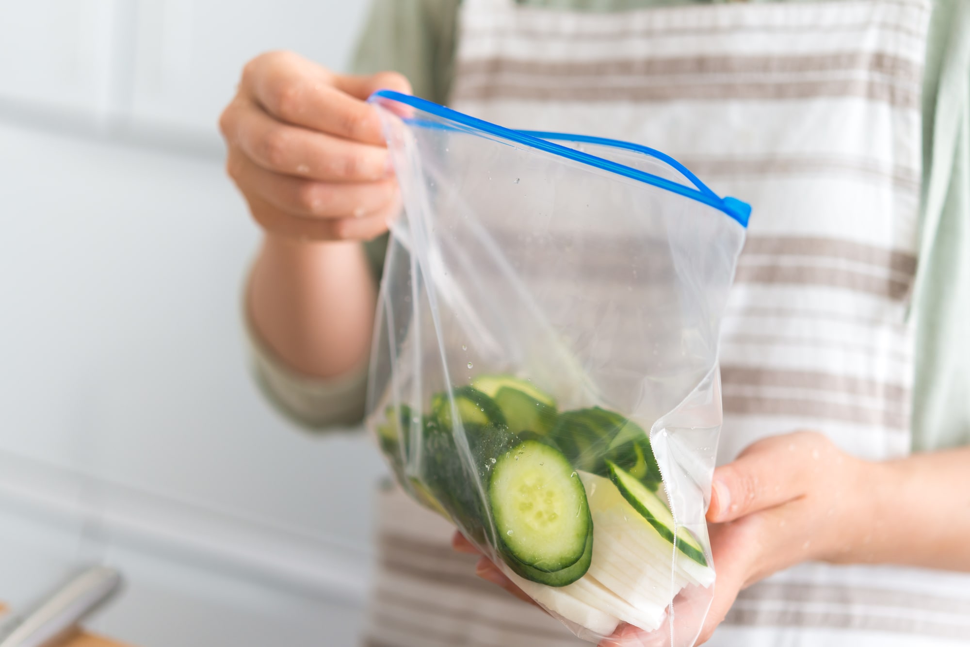 マスクの洗濯にも?!食品保存だけじゃない「ジップロック」の意外な使い道