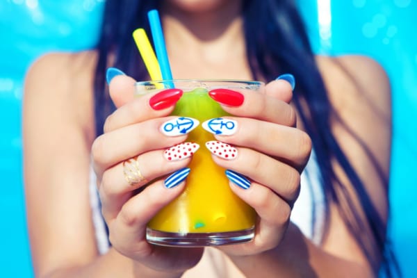 2017年夏！ビキニに合わせた人気のネイルパーツはコレ♡