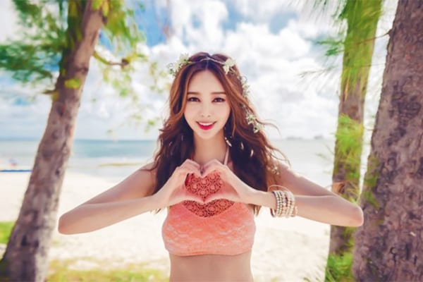 小胸さんも安心♡ハイネックビキニで夏を楽しもッ！