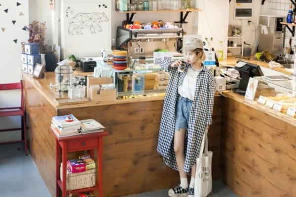 コーデにプラスして、おしゃれ度UP♡マルチに活躍するレディースガウンを総まとめ！