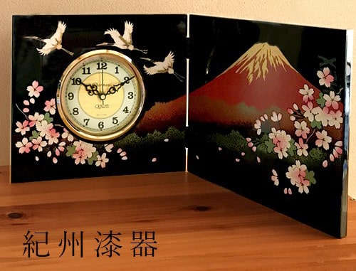 漆器の屏風時計