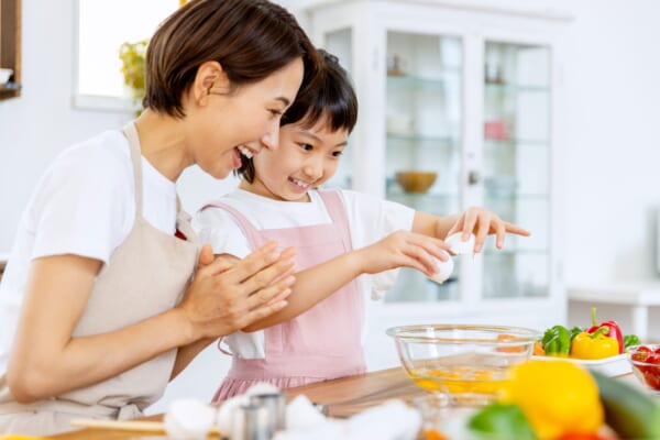 子どもと一緒に料理を楽しめる！子ども用キッチングッズで「五感の発達や知育・食育に役立つ」って知ってた？