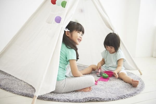子どもがお家で楽しく遊べる！今こそ欲しい室内遊び道具4選