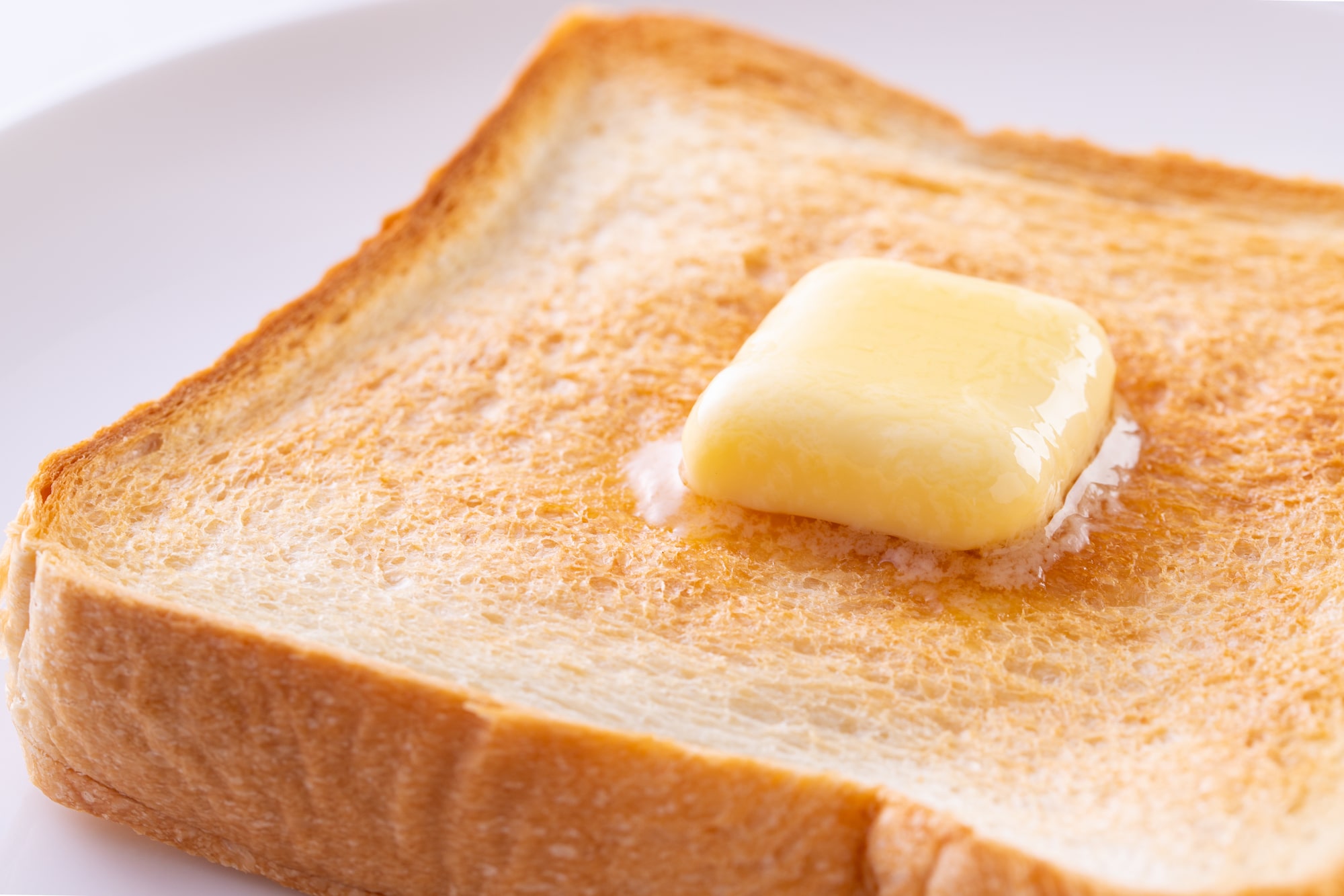 やらなきゃ損?!いつもの食パンを「高級店級のもちふわ食感」にする方法とは